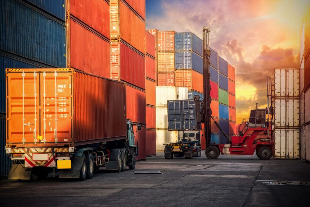 If you're confused about which container to use, we as a sea freight forwarders in Kuwait help you to make this choice easier.